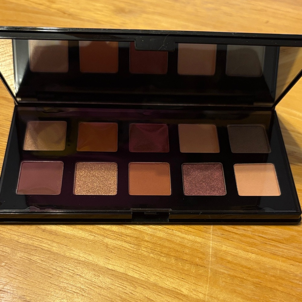 NYX Plum & Warm Brown Eyeshadow Palette